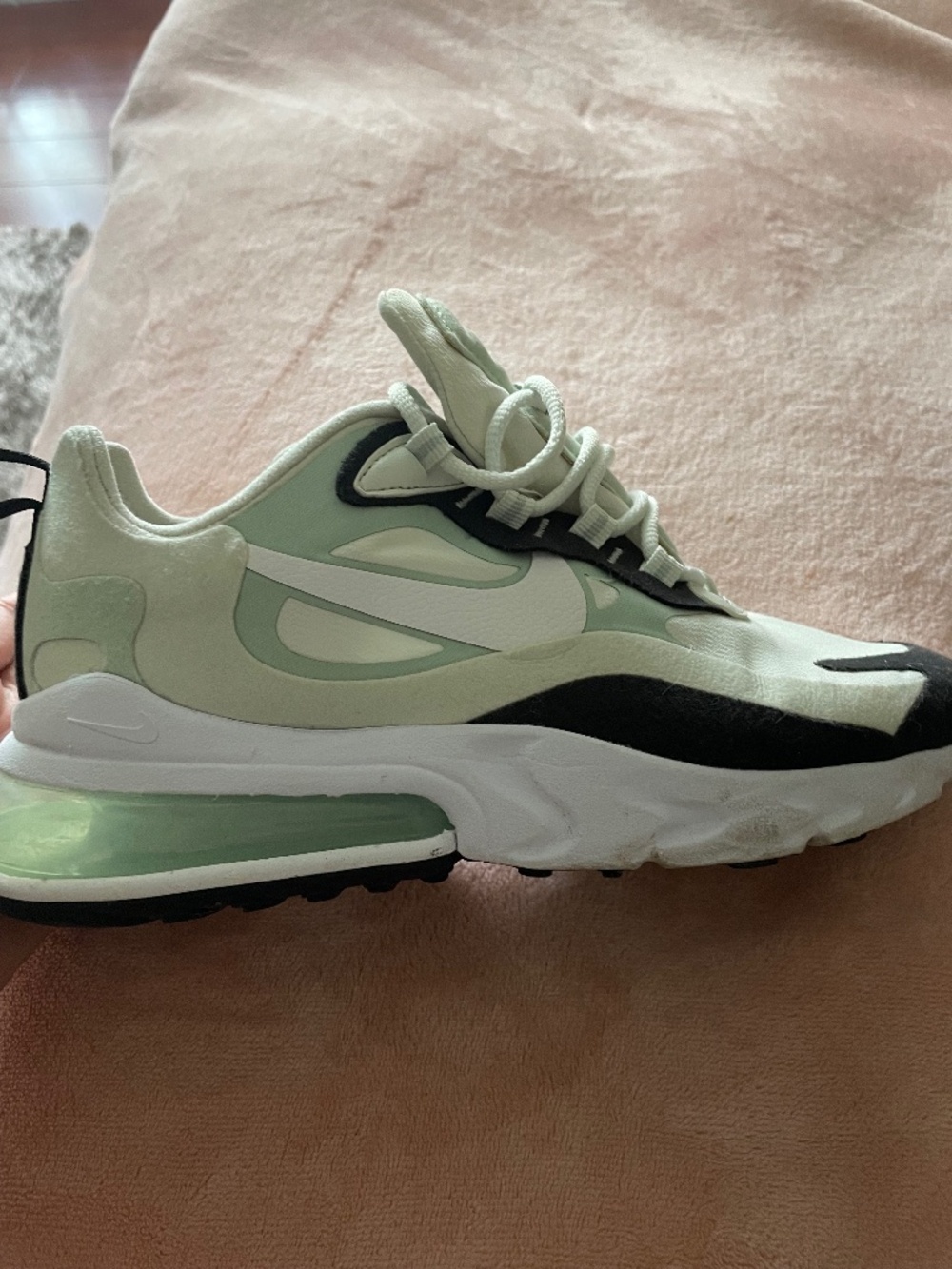 Nike Women’s Air Max 270 shoes , size 6